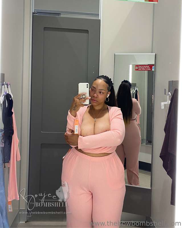 Make me your doll 🎀 I love taking pics for you while trying .. 3