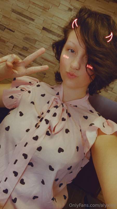Do you like my new shirt~? 🤭🖤 3