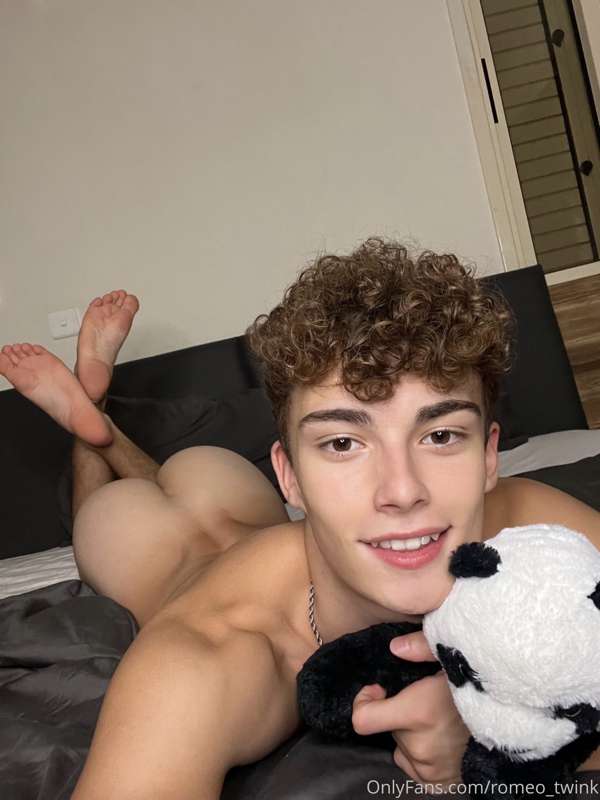 time to cuddle 🐼
