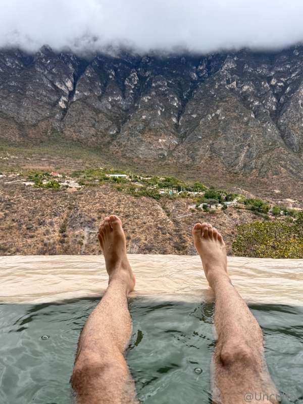 🦶🏼😉🦶🏼 1