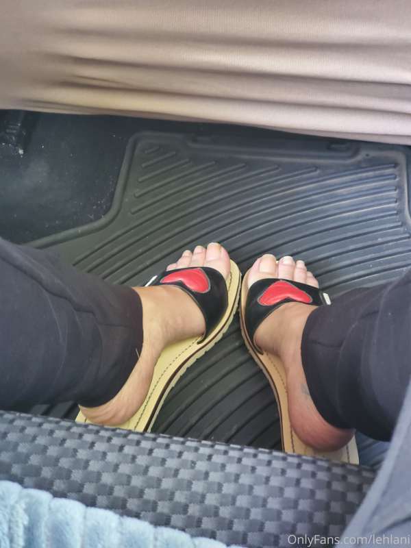 Omw to the NAIL SALON 🥵 finally. Haven't forgot about u guys..