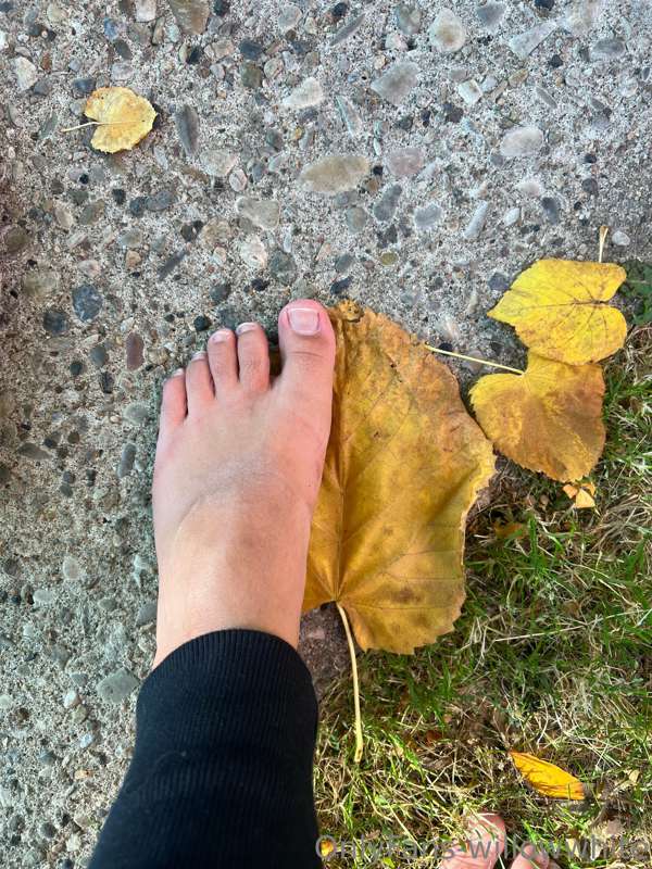 went for a walk, this is for the feet guys xo 😘 2