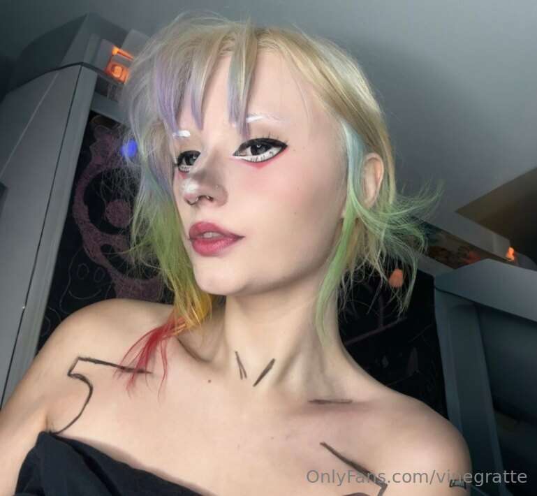 Lucy 🌙 Cyberpunk Does anybody wanna take me to the moon 🌙  2
