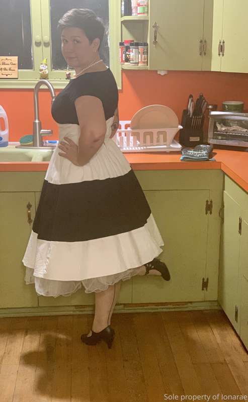 I can be a good little housewife..... until it gets too hot .. 8