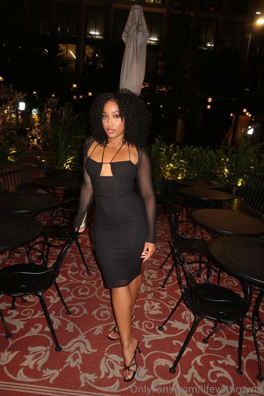 Remember this dress? 😊 My fans on live helped me pick it out..