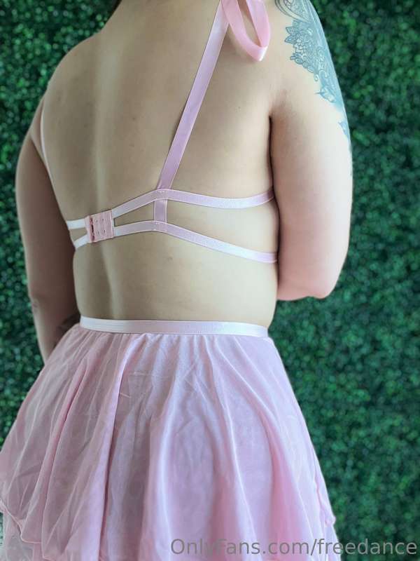 These new outfits tho 😍😍😍😍

Imma show you just the backside... 1