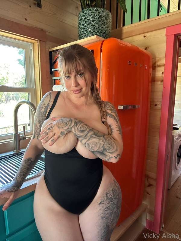 Am I your dream housewife?