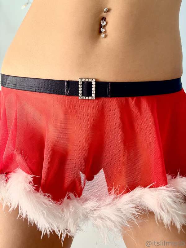 Day 5 - Keep the skirt on or take it off? 🤔🎅🏼