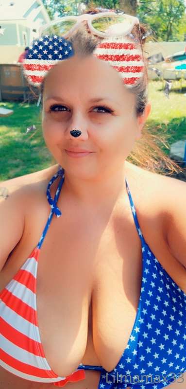 Catching some sun rays. Happy Tuesday! 1