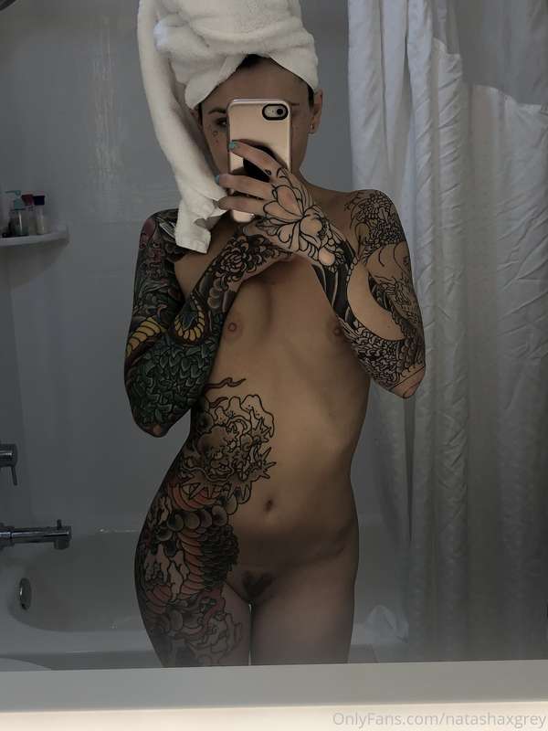 post shower nudez 🖤 3