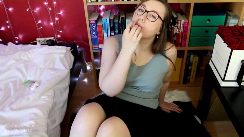 Books and Glasses and Dildos

I masturbate with two dildos o.. 12