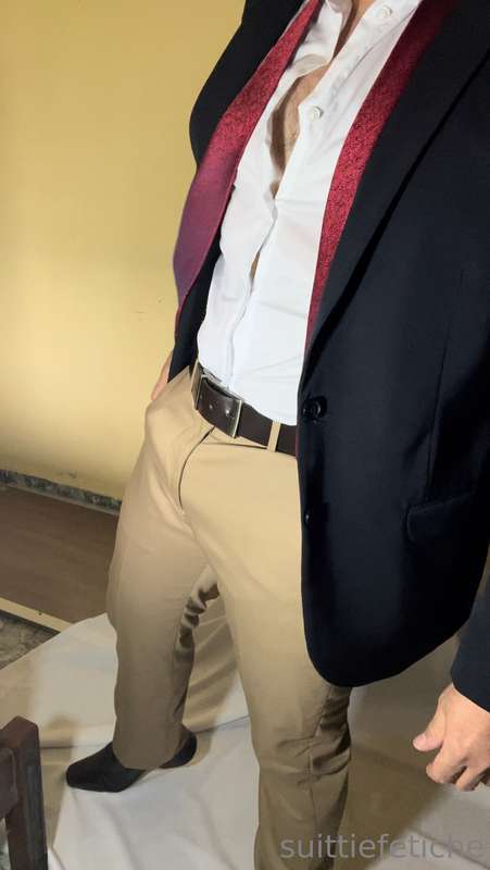Cada vez me dá mais vontade de vestir roupa social. Gozo fác.. 11