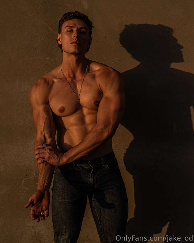 There’s just something about a man with fucking massive tits.. 4