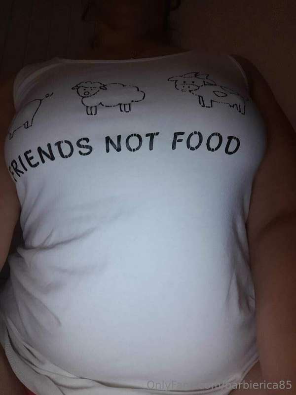 Friends not Food, do you agree?🤣💕😚