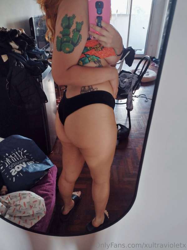 I'm looking for something to do, anyone want to sext? 😘