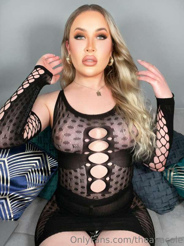 ***Thick in ALL the right places...*** 😋💅🏻