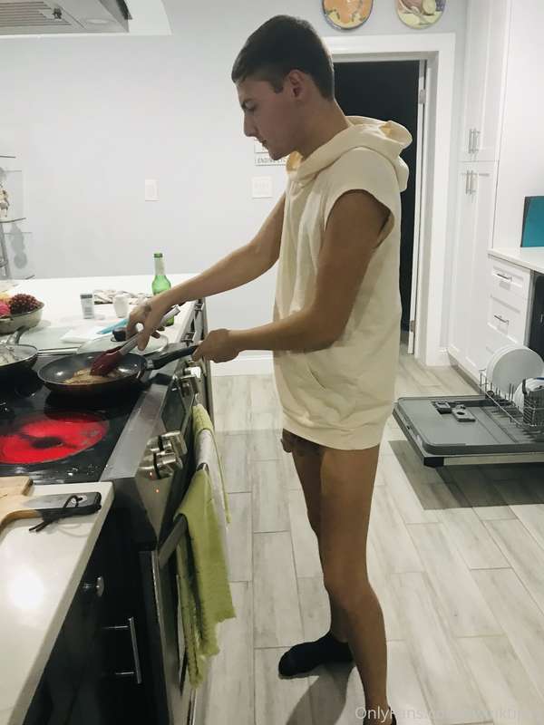 Coldest day here in a while, but I'm still cooking #Naked
