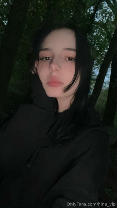 Here I walk and enjoy this atmosphere of the park 😊💞