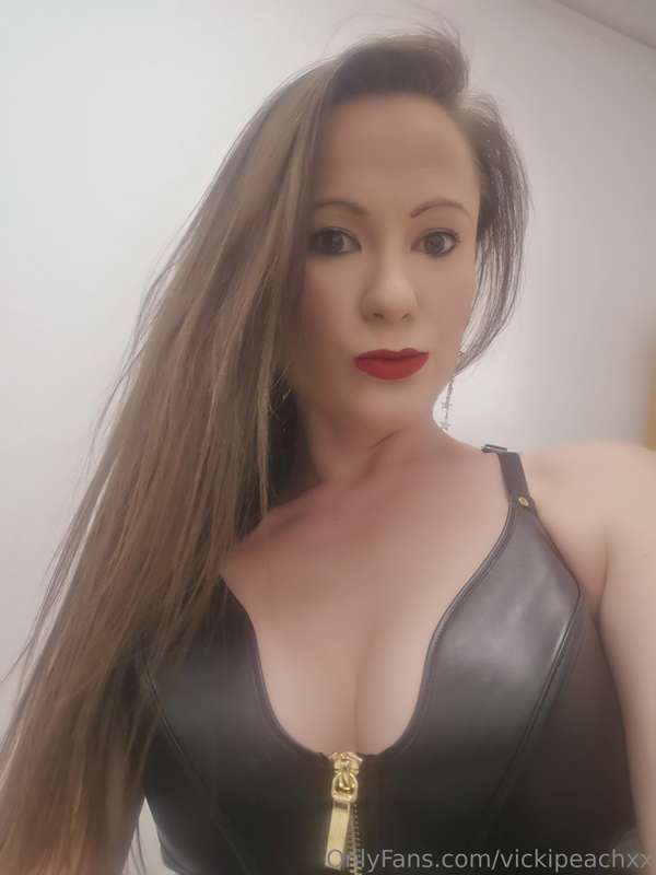 honey bridette leather skirt n top 4