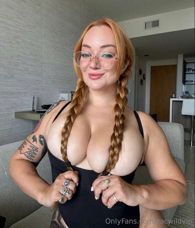 ASS LOVERS EXCLUSIVE Fishnets, oil, and a one biggggg fat as.. 1