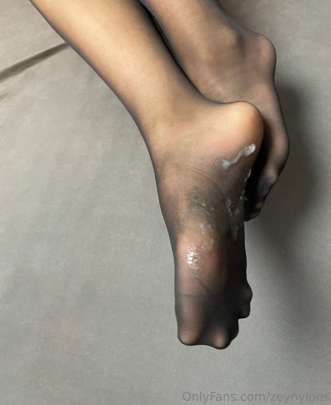 Just got some cum on my nylon stockings. you really couldn’t..