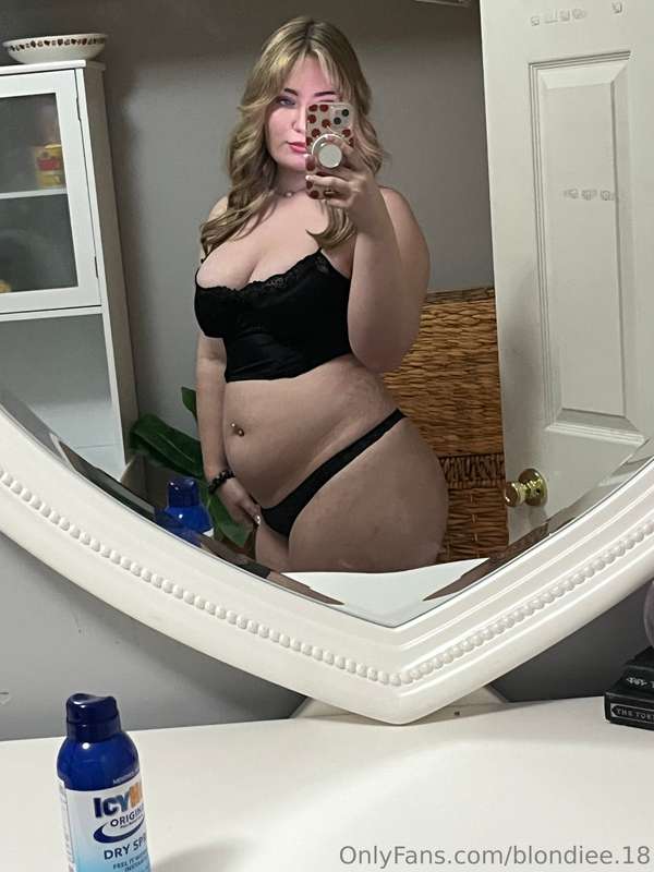 Blondiee.18 - Onlyfans - 27 Apr, 2025 8