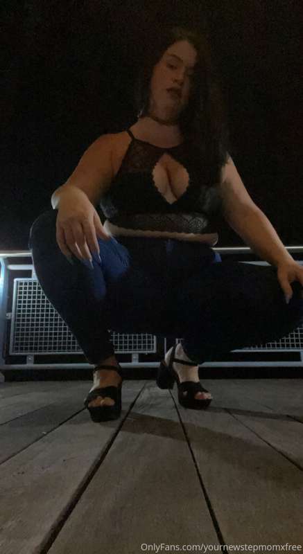 Out and about tonight!
But always time to show off 😈 1