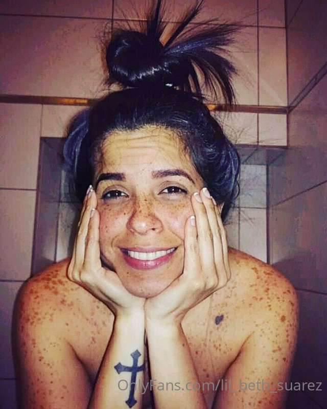 Si te gustan las chicas con pecas, esta foto es para ti 😏💦 q..
