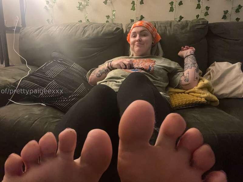 Some feet for your Friday 💋👣 4