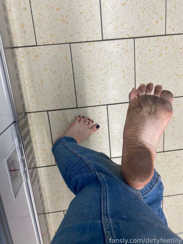 Dirtyfeetlily - Fansly - 24 Feb, 2025 1