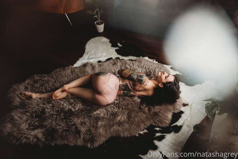 Some shots from my boudoir photoshoot today <3 much more com.. 3
