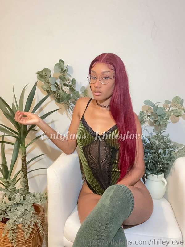 She wants you to watch her fuck her plant friends in her tig.. 3
