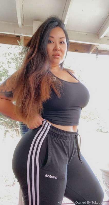 I’m visiting family in the country… wanna see my naughty pic..