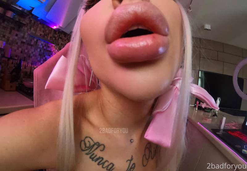 Hello! This is my big cockpillows and they want to remind yo..