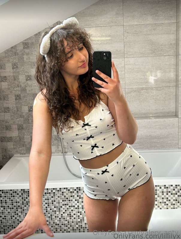 ## 🍒FREE SUBSCRIPTION 🍒 @lillilyx can make your dick hard wh..