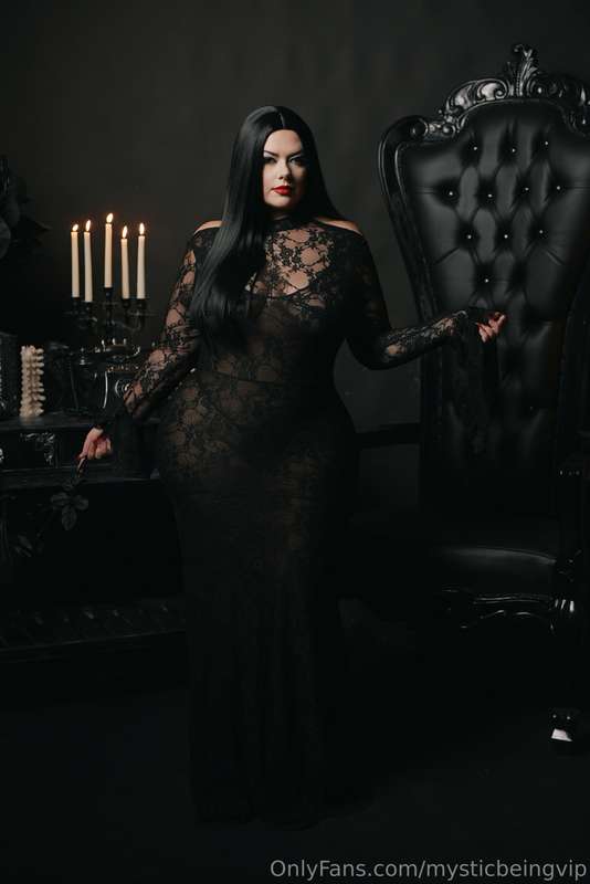Day 9/31 days of Halloween | Morticia from the Addams family.. 2