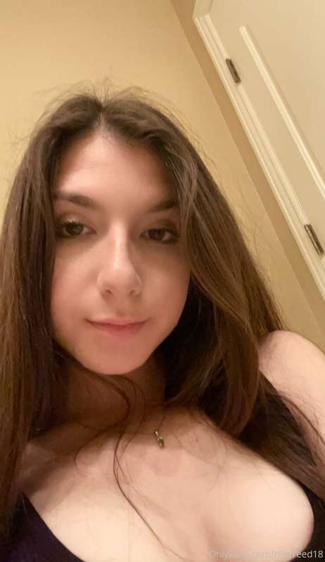 Bored and horny 👀😘