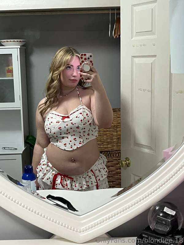 Blondiee.18 - Onlyfans - 16 Apr, 2025