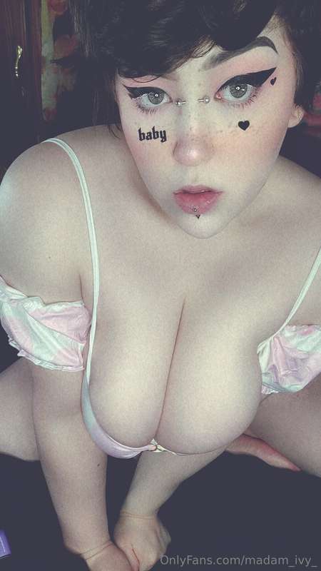 Gonna take more pics once I get a bottom that matches uwu bu.. 14