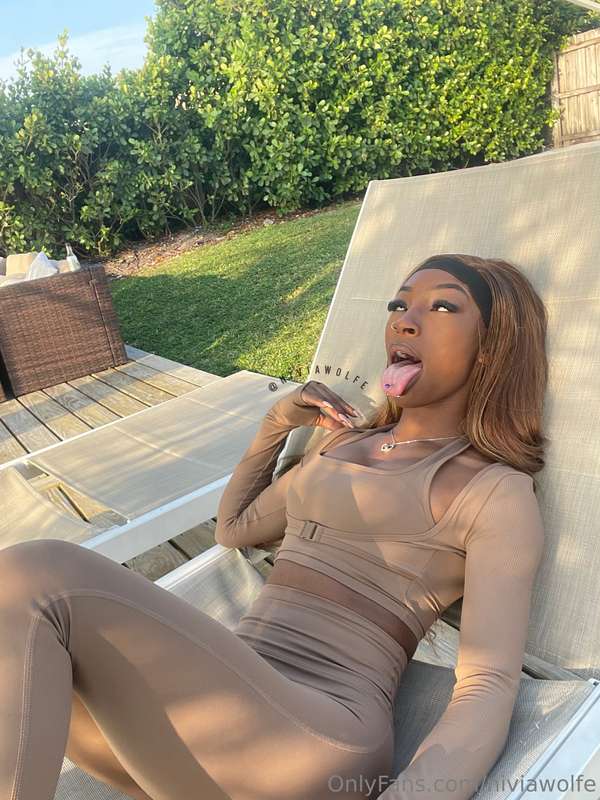 Titties + Toes Tuesday ✨💕
