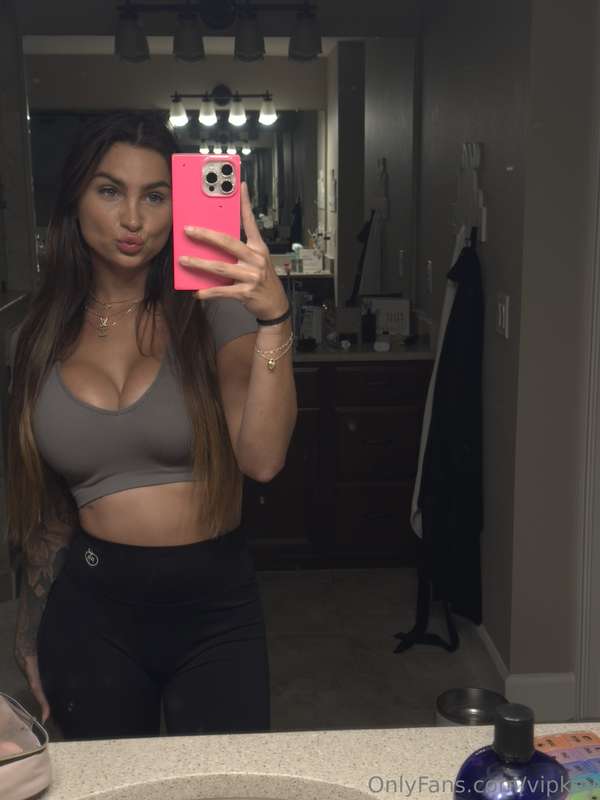 Baby? Can i see your dick pleasee? 