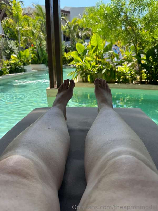 This foot’s for you. 🥰. Feel free to tip for me sharing pret.. 12