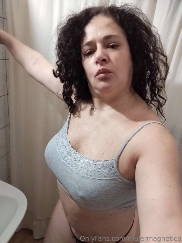 wanna see what im hiding?? 