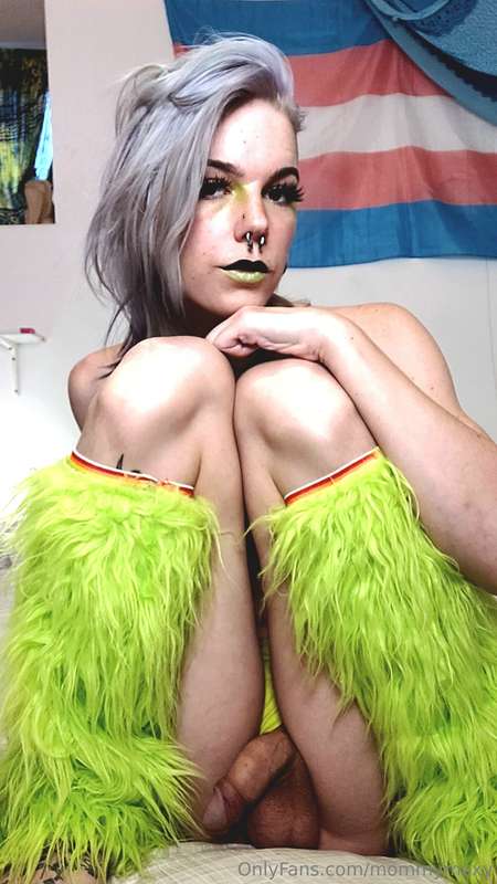 The grinch missed Christmas this year cause she was too busy.. 13