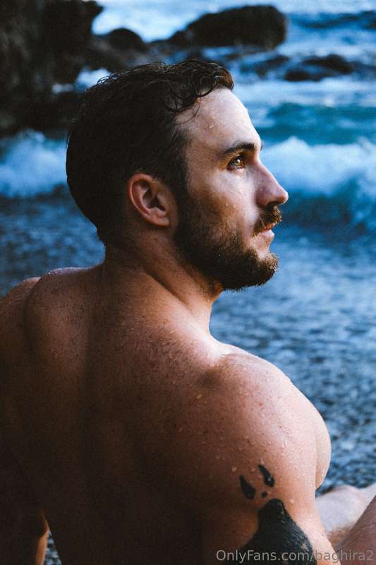 Did a super cool shooting while on vacation🌊. Might be more .. 4