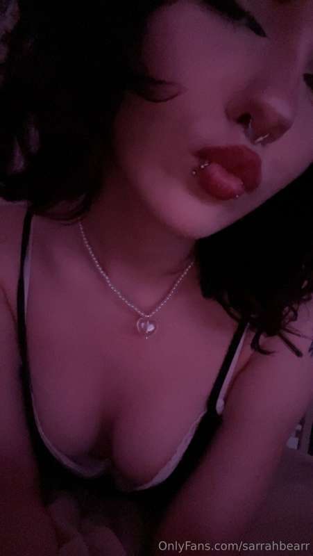 baby i'd really like to put my lips around your cock