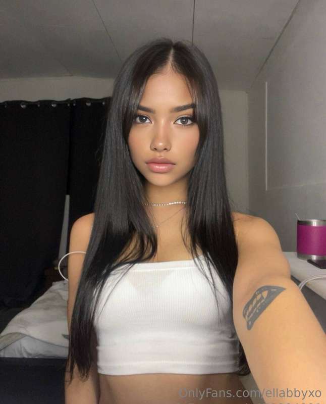 Just turned 18! @sabrinarhodes has launched her first ever O..