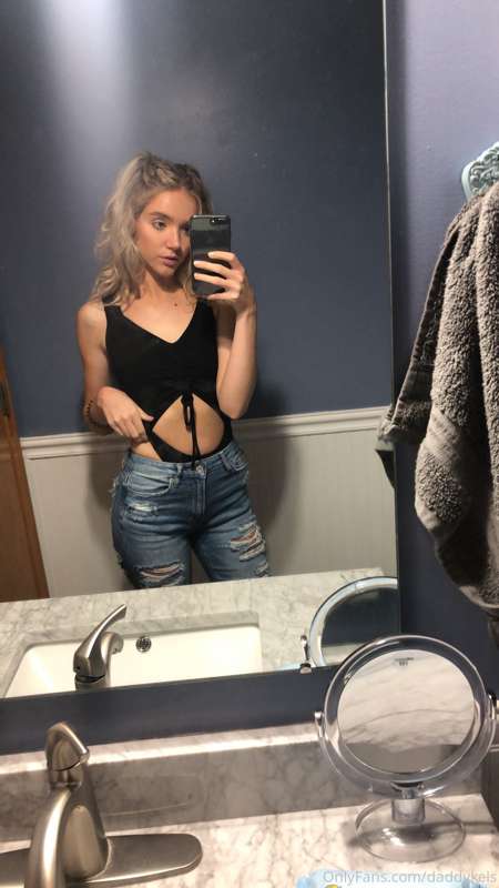 i miss going out :( hope everyone had a good day hehe DM me .. 1
