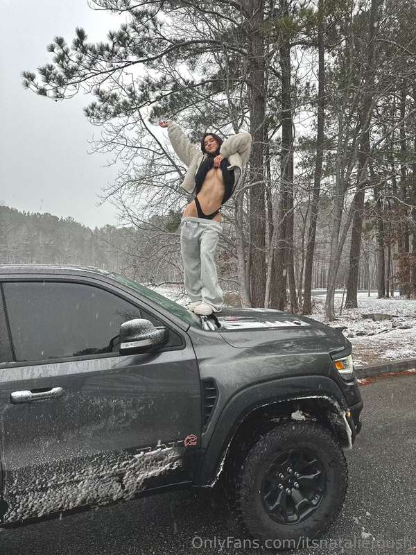 SNOW DAYYY!!!❄️👀 honestly having so much fun in the snow I t.. 3