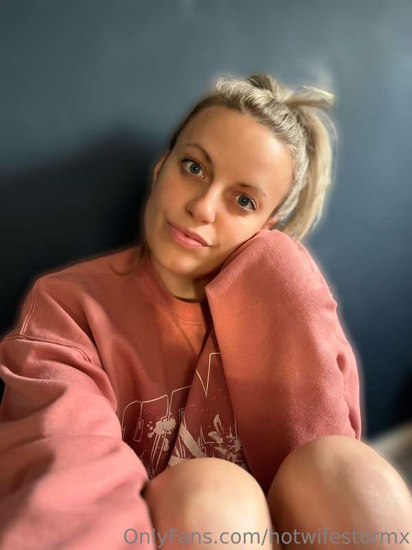 It’s a cosy clothes stay at home kinda Friday night for me. ..
